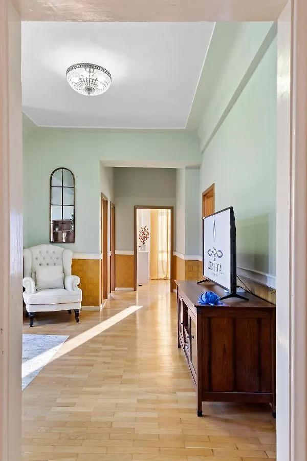 City Heart Retreat Elegant Apartment Bukarest